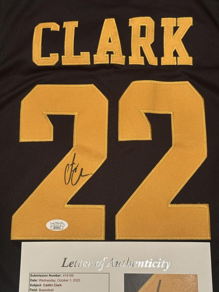 Caitlin Clark Autographed Iowa Hawkeyes Jersey JSA LOA-Right Off The Field