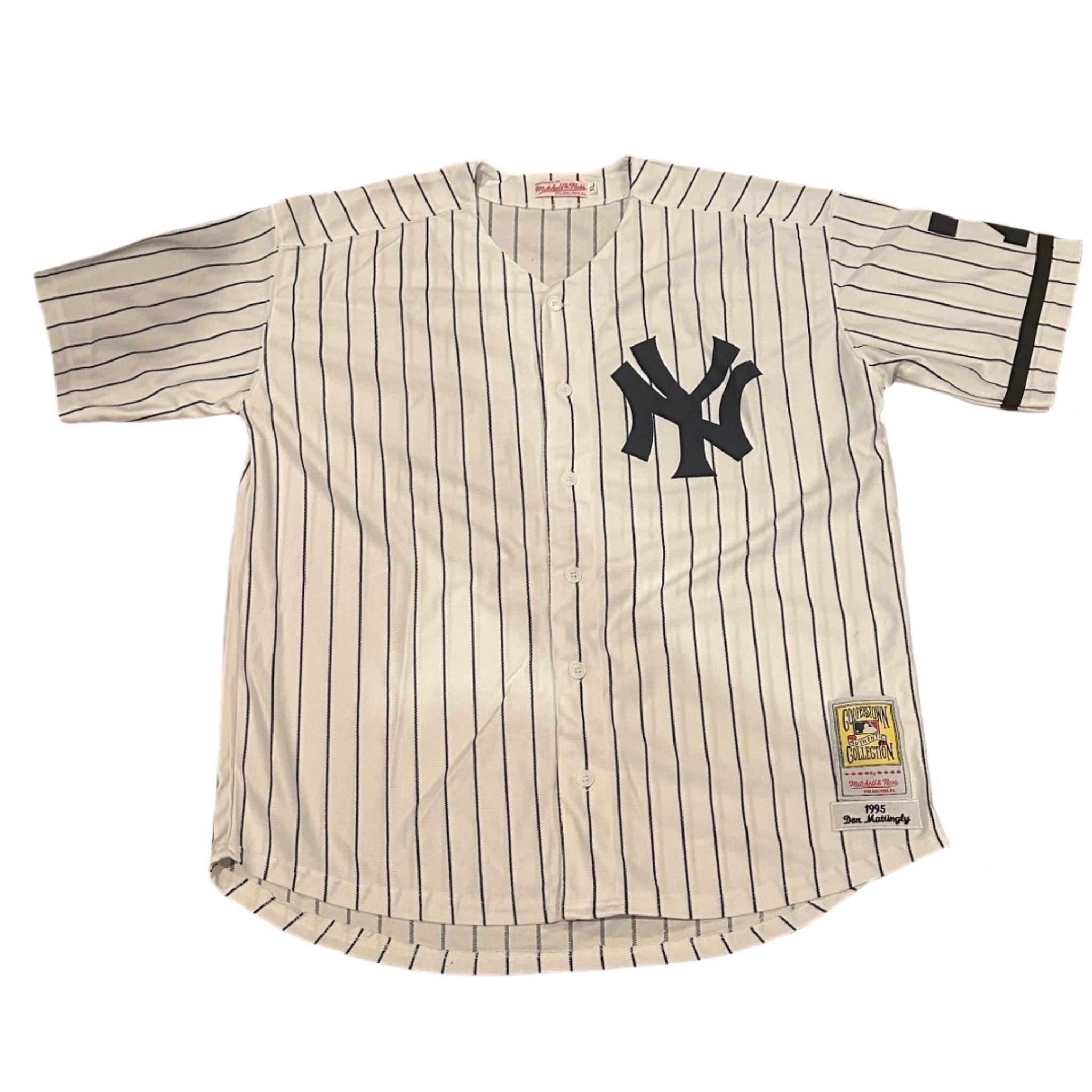 Don Mattingly Autographed New York Yankees Jersey JSA COA-Right Off The Field
