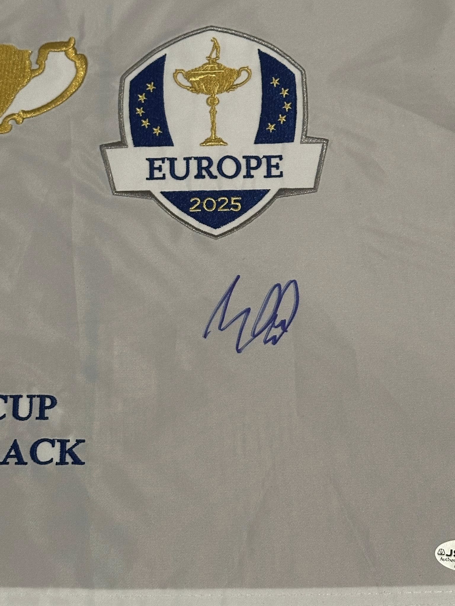 Matt Fitzpatrick Autographed 2025 Ryder Cup Pin Flag Team Europe JSA COA-Right Off The Field