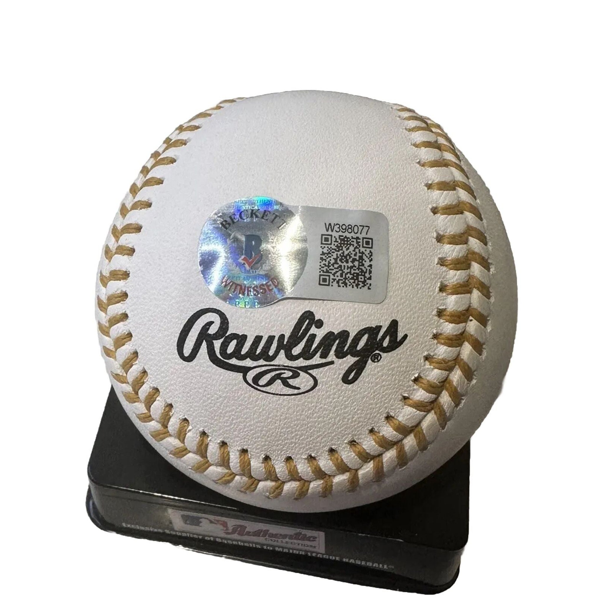 Vladimir Guerrero Jr Signed Gold Glove Baseball Beckett Witness-Baseball-Right Off The Field