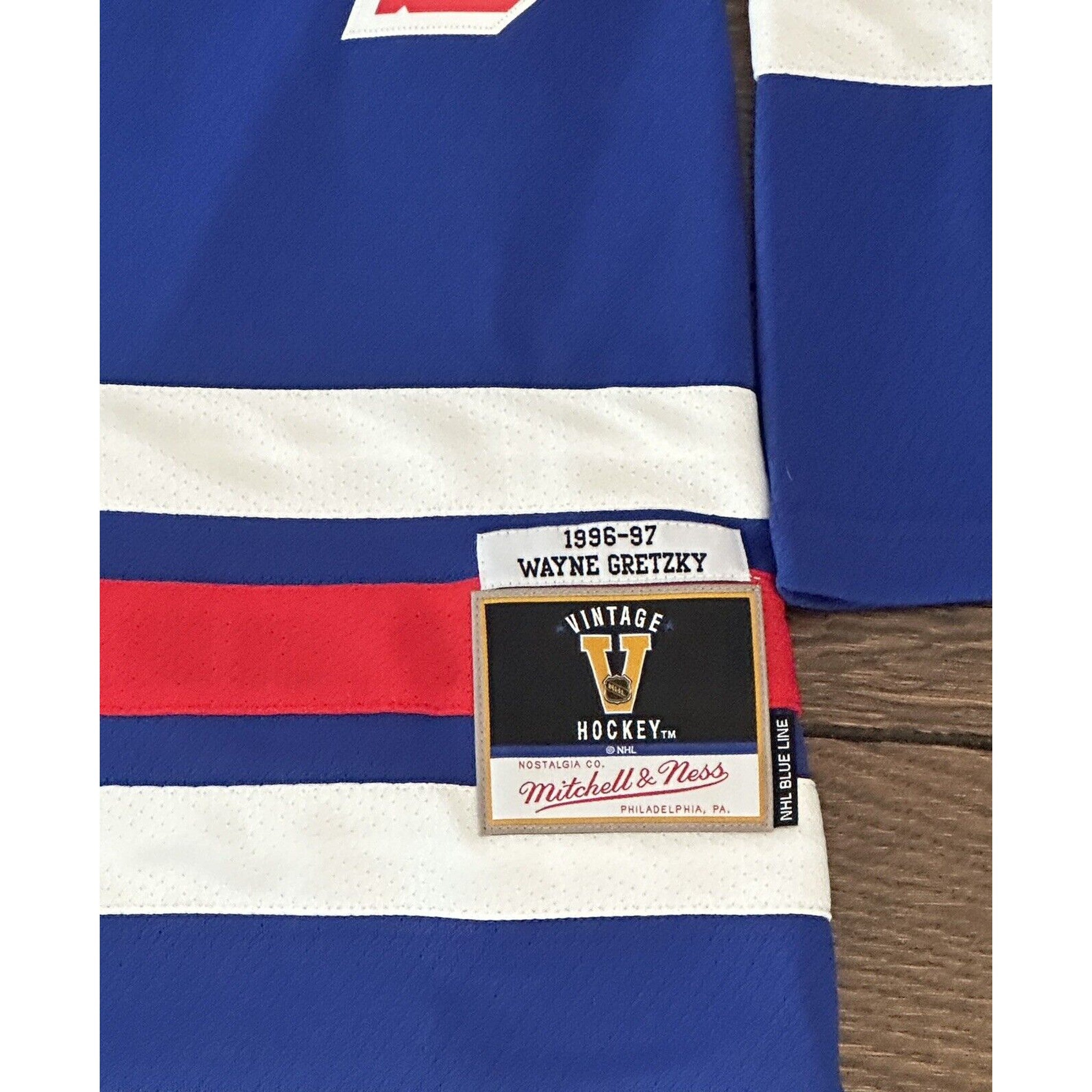 Wayne Gretzky Signed New York Rangers Mitchell & Ness Jersey JSA LOA Size Large-Hockey-Right Off The Field