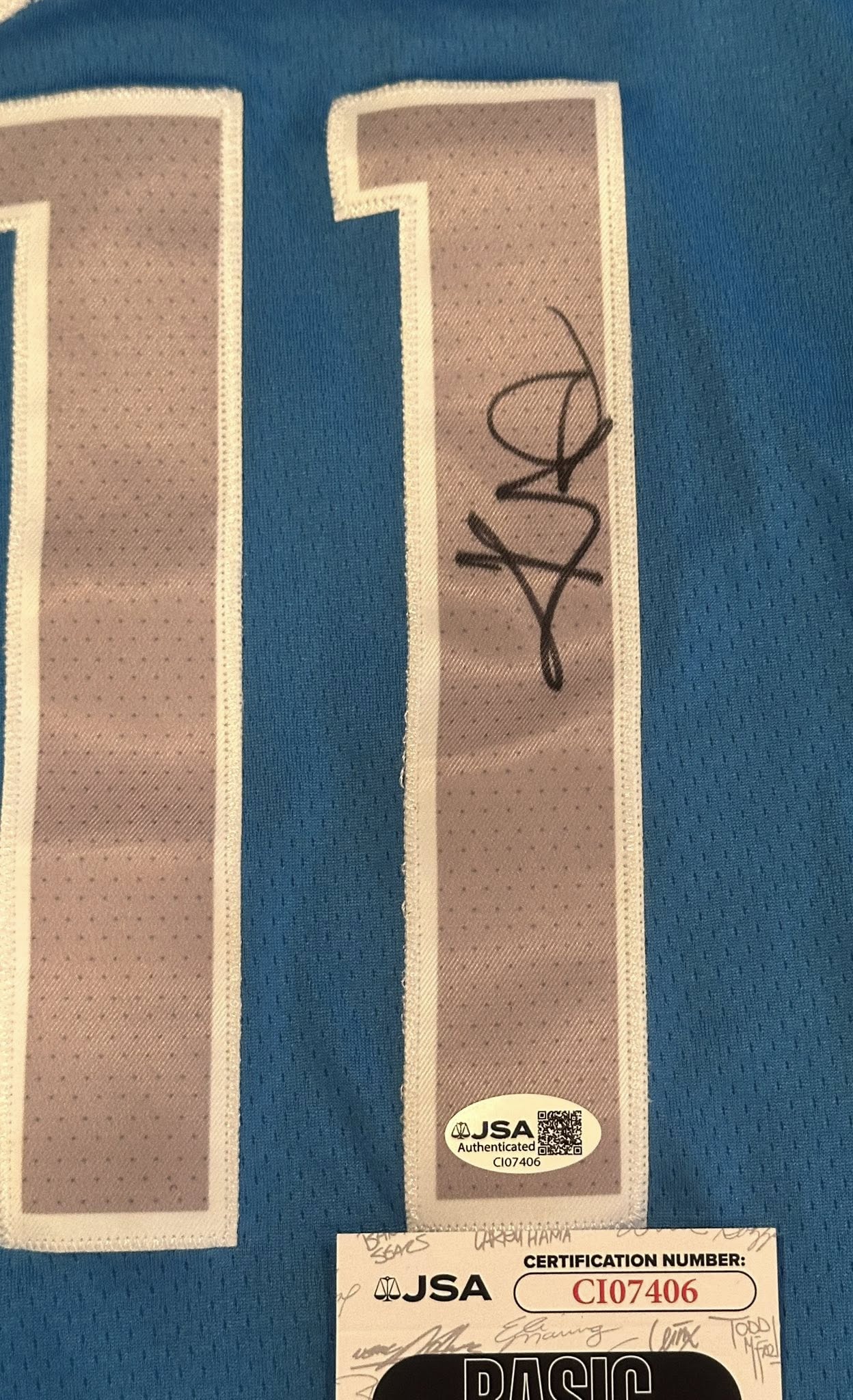 Kyrie Irving Autographed Dallas Mavericks Jersey JSA COA-Right Off The Field