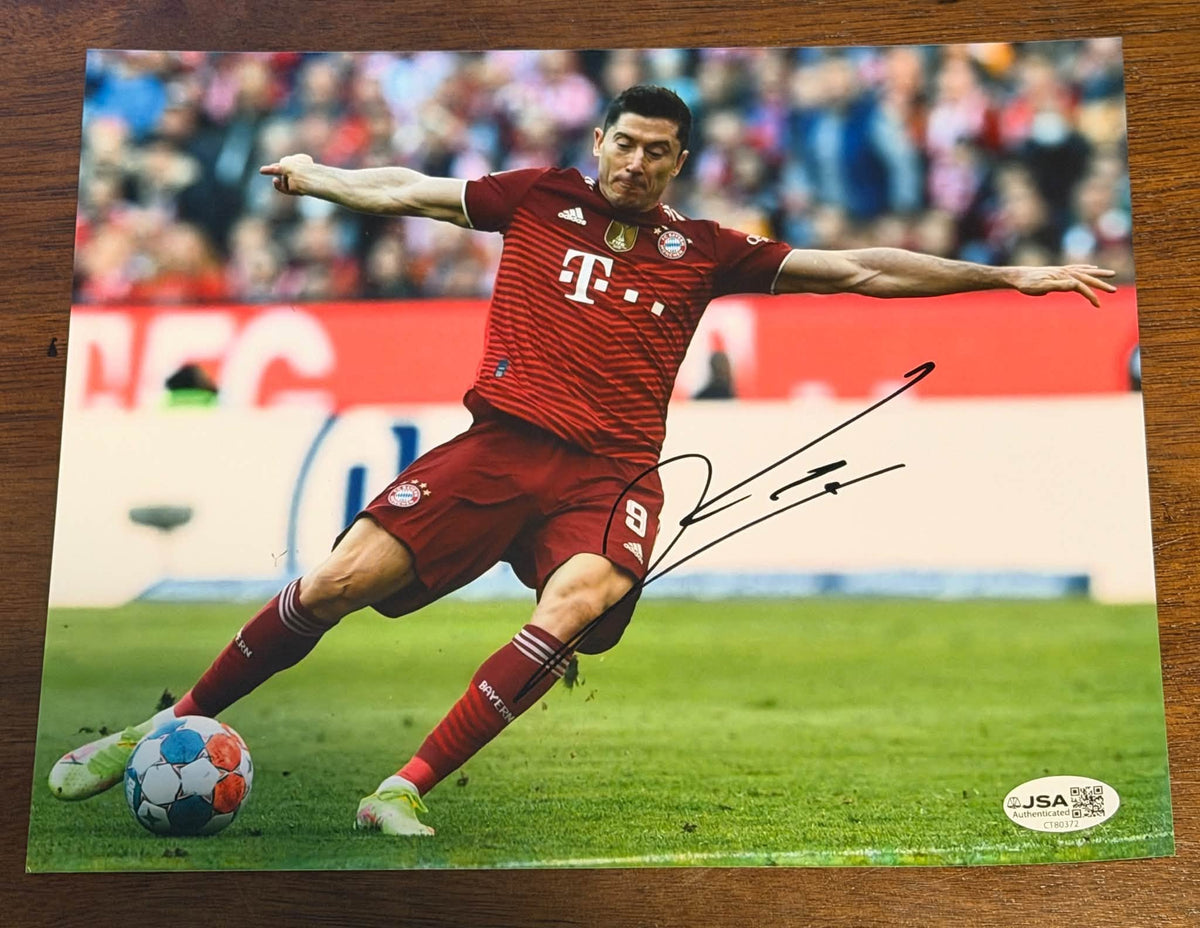 Robert Lewandowski Signed Autographed 8x10 Photo JSA COA Read Description