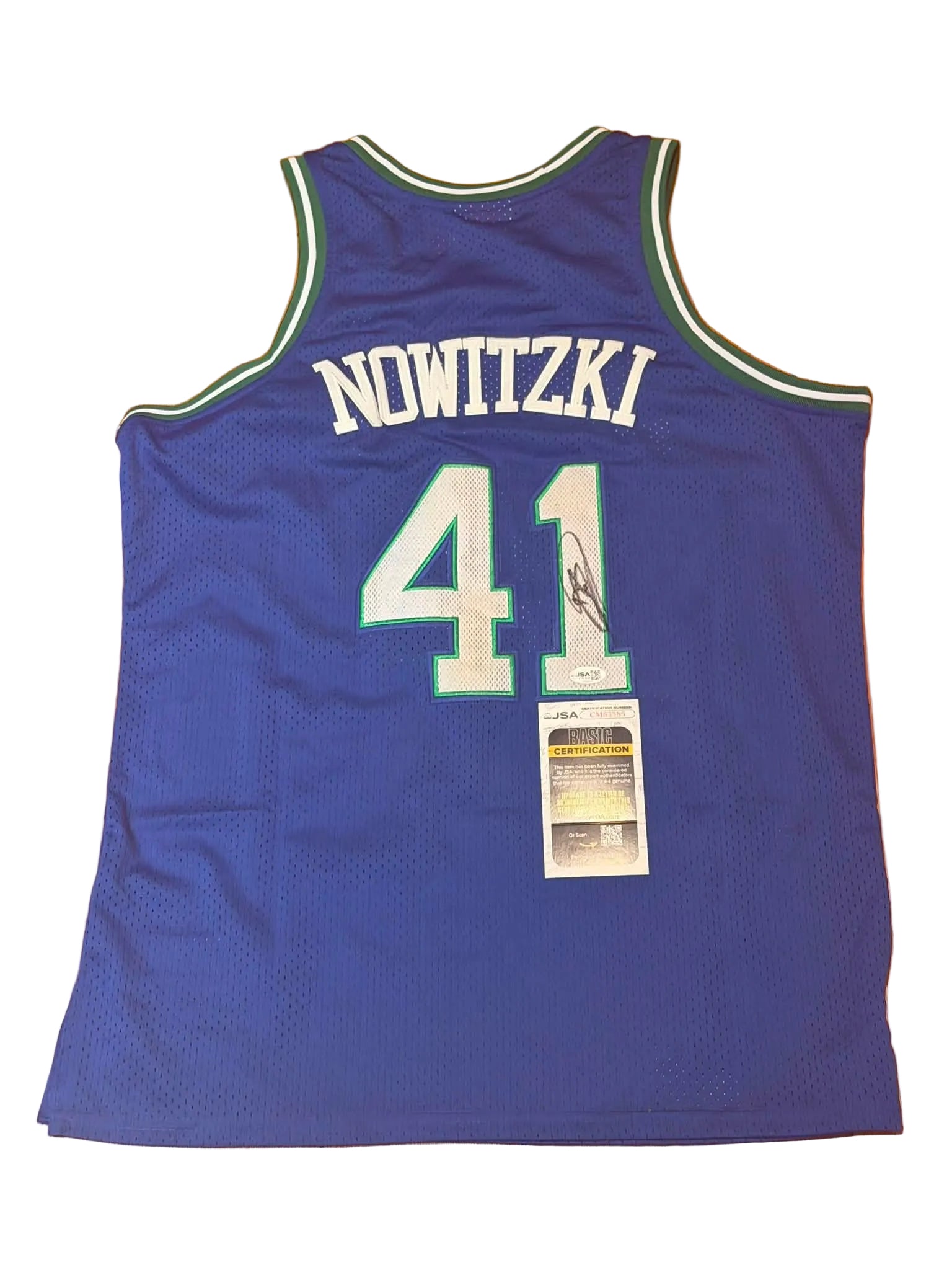 Dirk Nowitzki Signed Autographed Dallas Mavericks Jersey JSA COA-Right Off The Field