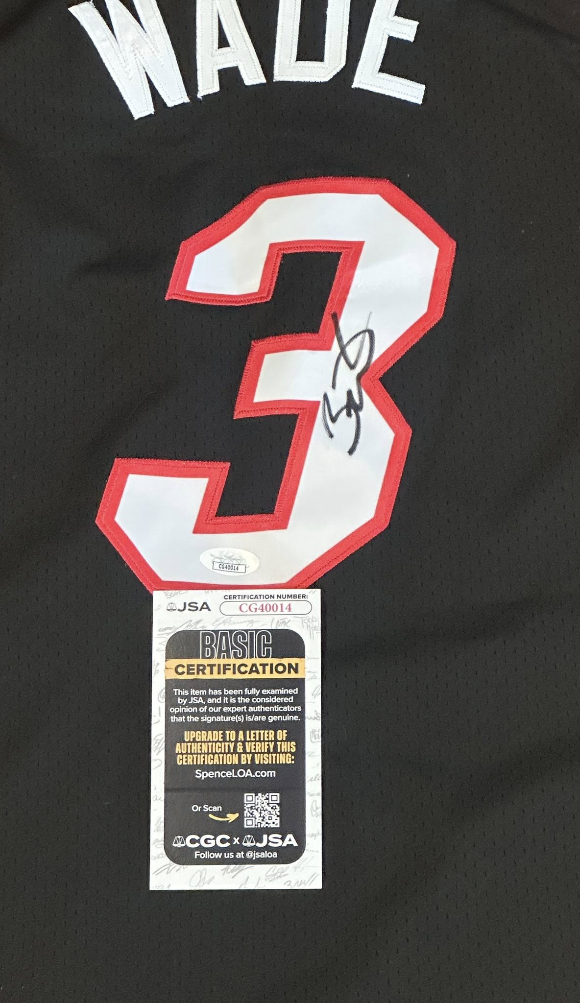 Dwyane Wade Autographed Miami Heat Jersey JSA COA-Right Off The Field