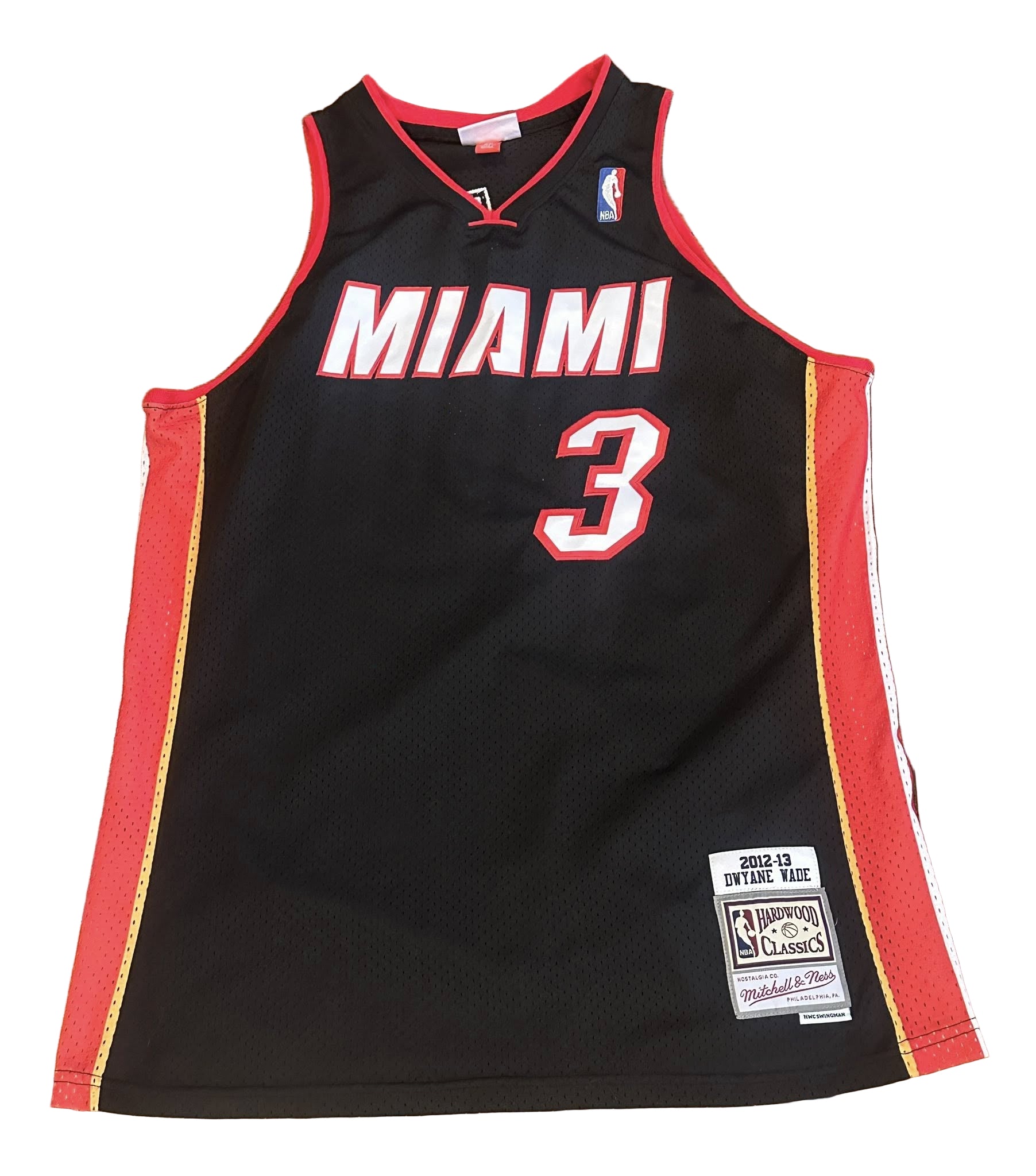 Dwyane Wade Autographed Miami Heat Jersey JSA COA-Right Off The Field