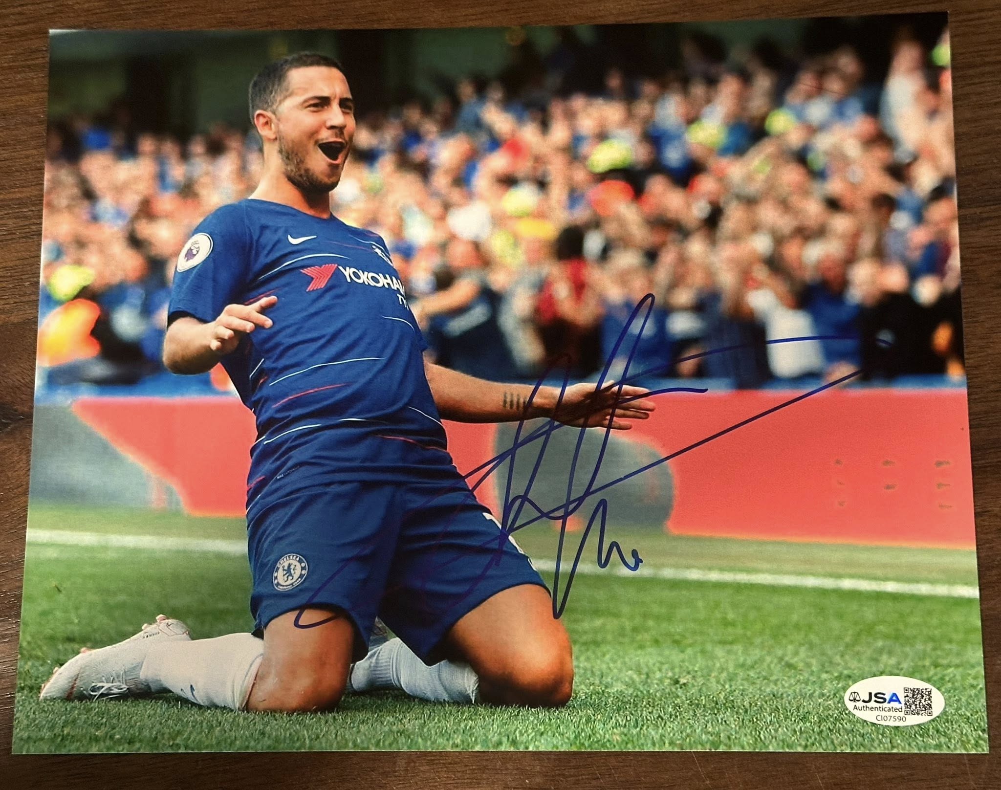 Eden Hazard Chelsea Autographed 8x10 Photo JSA COA-Right Off The Field