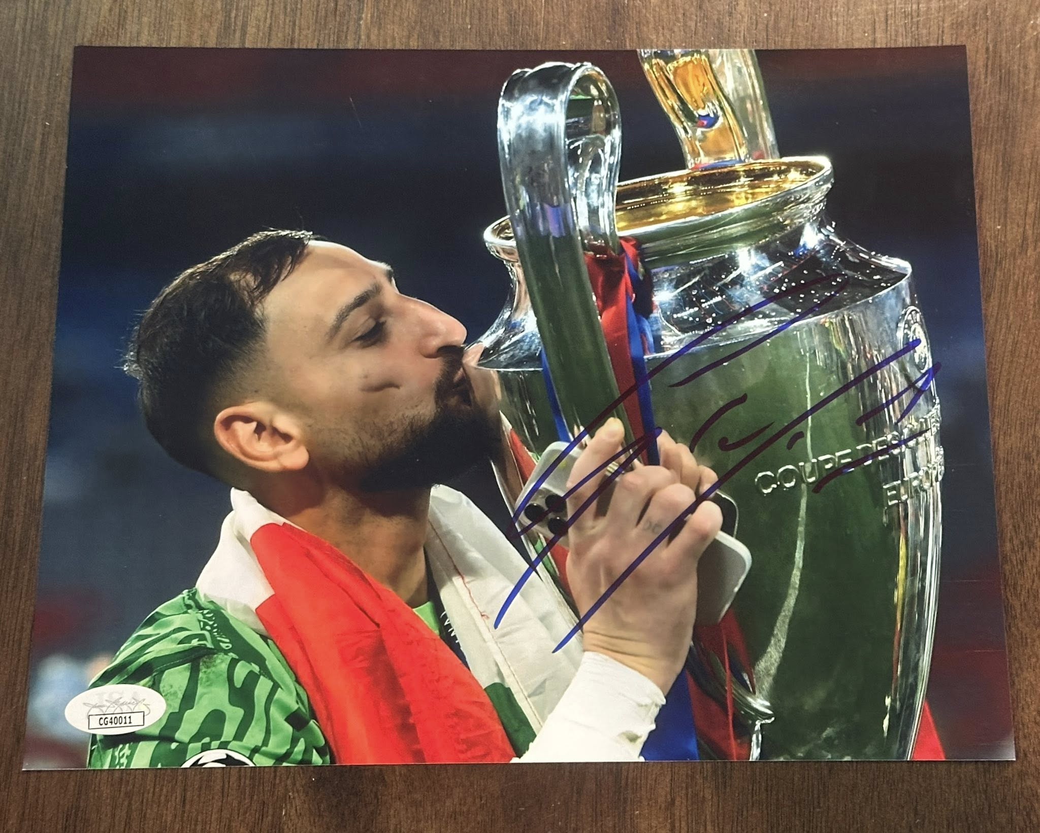 Gianluigi Donnarumma PSG Autographed 8x10 Photo JSA COA-Right Off The Field