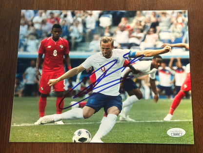 Harry Kane Autographed 8x10 Photo England-Right Off The Field