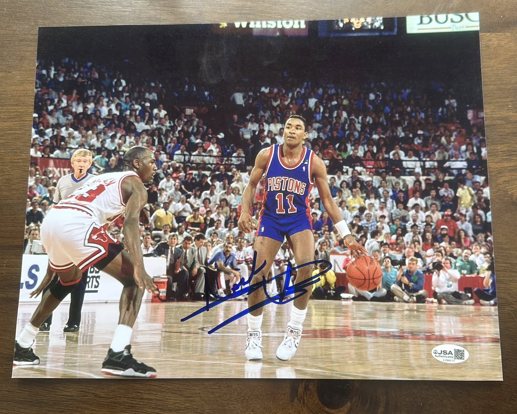 Isiah Thomas Autographed 11x14 Photo JSA COA-Right Off The Field