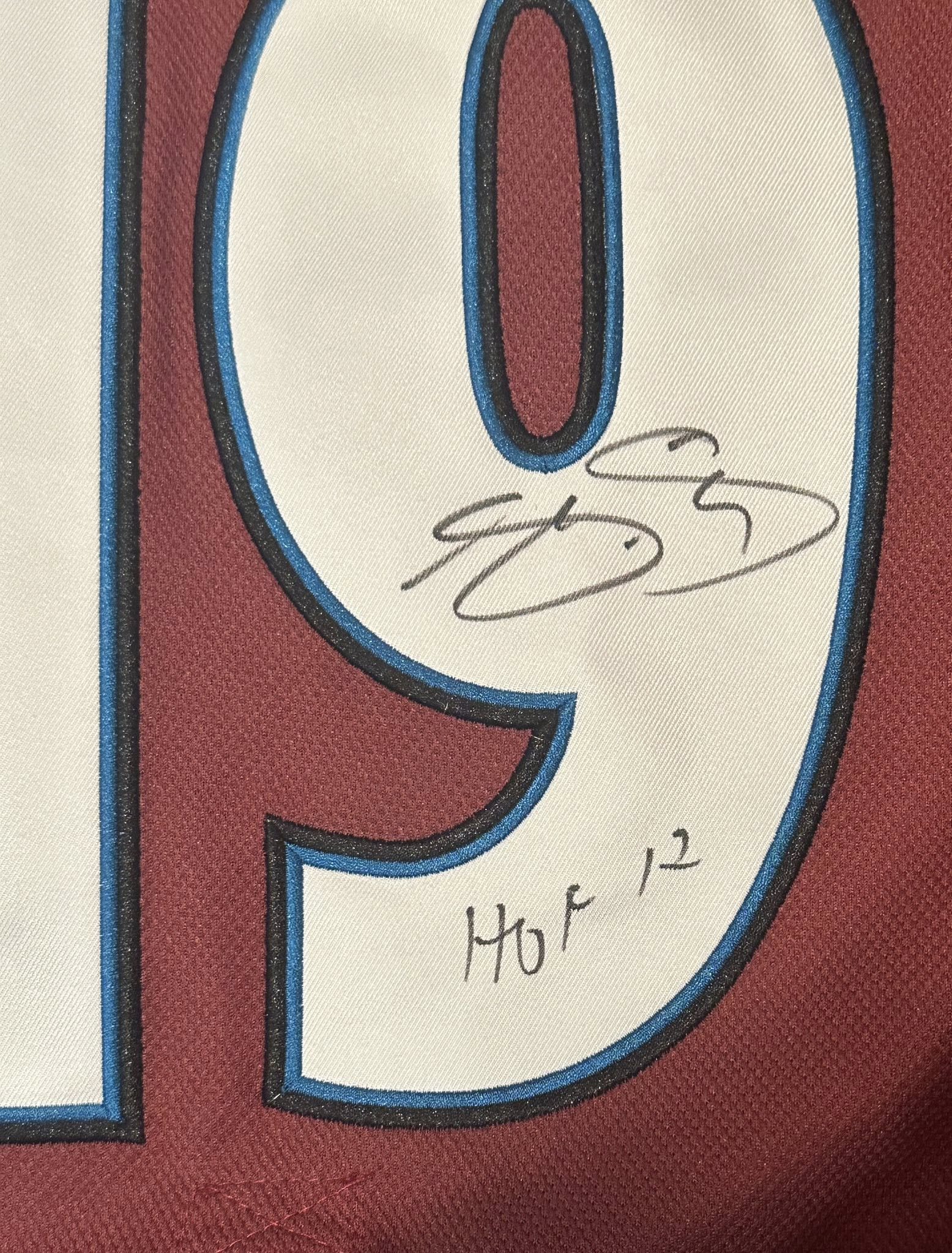 Joe Sakic Autographed Colorado Avalanche Jersey "HOF 12" Inscription Beckett-Right Off The Field