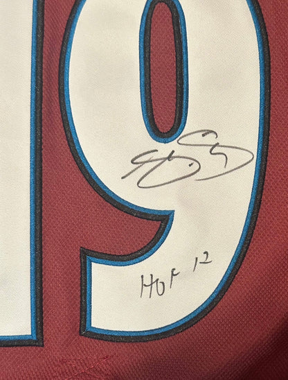Joe Sakic Autographed Colorado Avalanche Jersey "HOF 12" Inscription Beckett-Right Off The Field