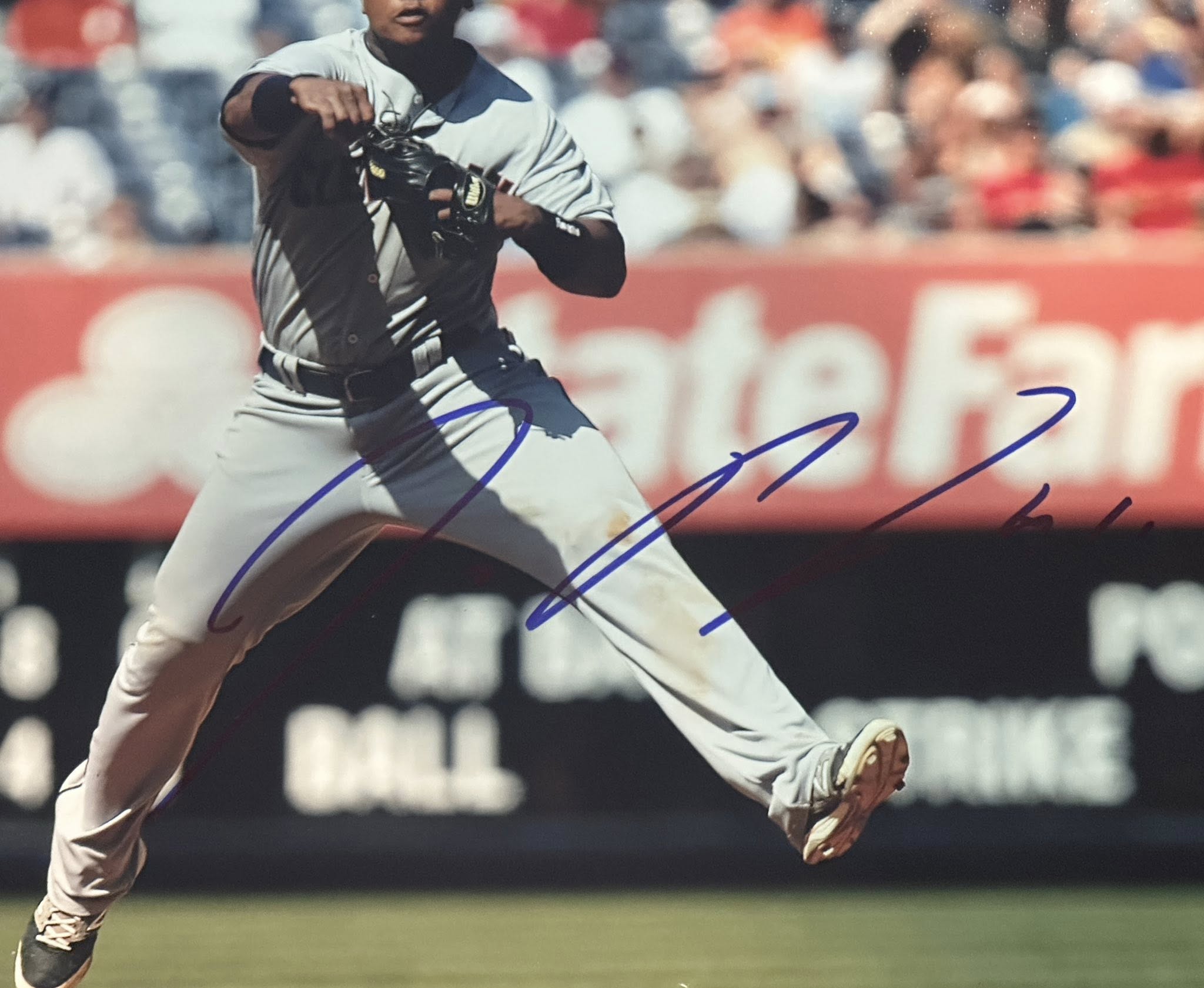 Jose Ramirez Cleveland Guardians Autographed 8x10 Photo JSA COA-Right Off The Field