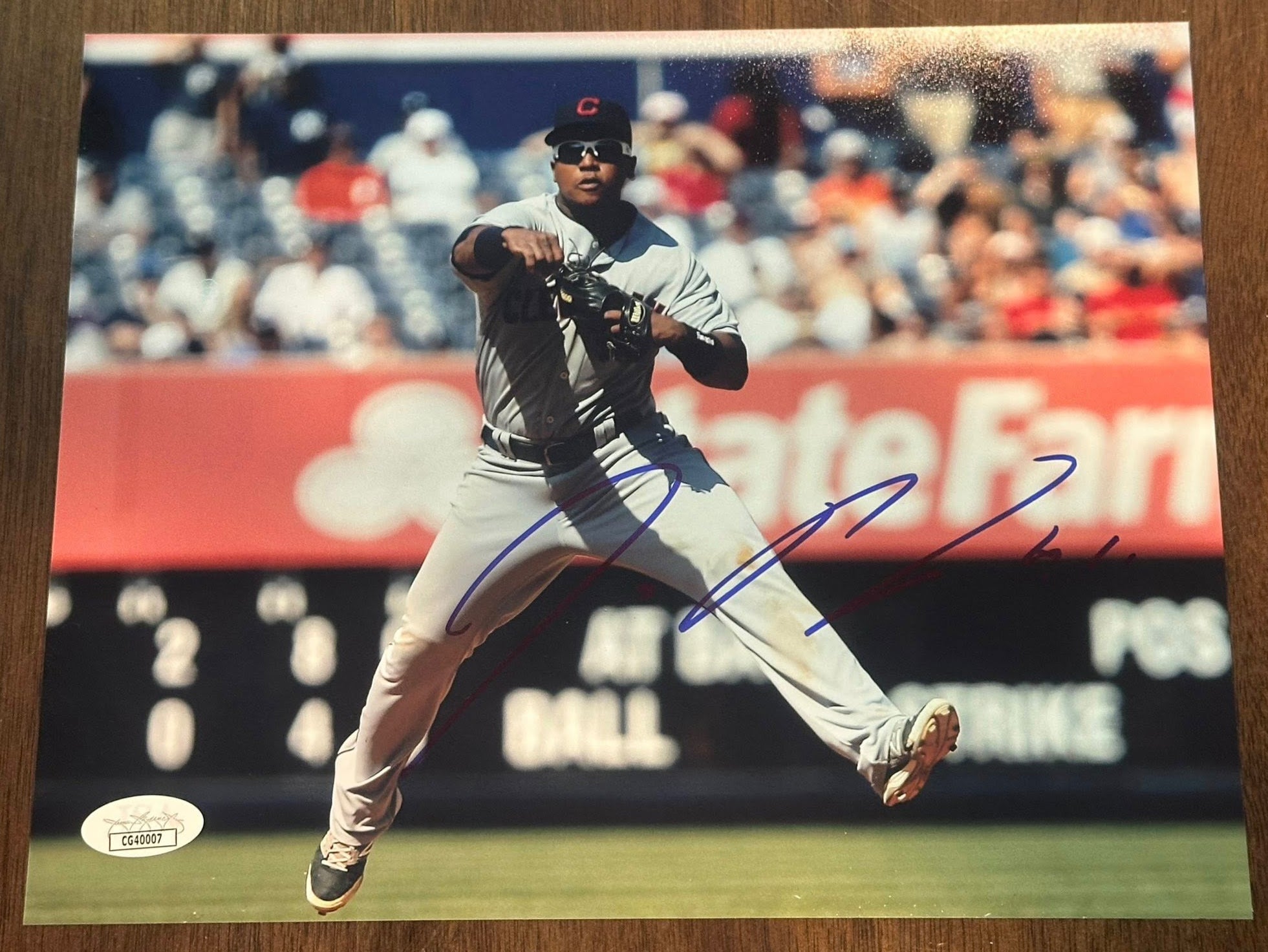 Jose Ramirez Cleveland Guardians Autographed 8x10 Photo JSA COA-Right Off The Field