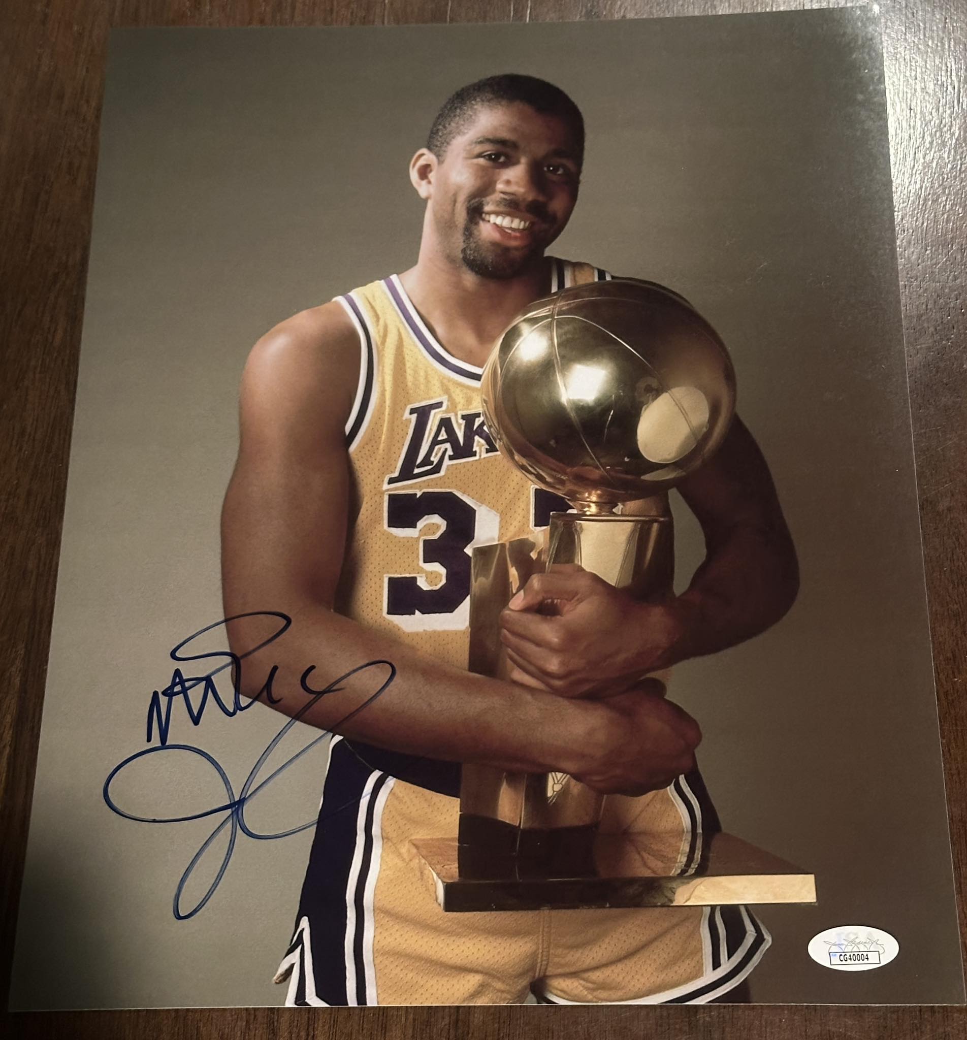 Magic Johnson Los Angeles Lakers Autographed 11x14 Photo JSA COA-Right Off The Field