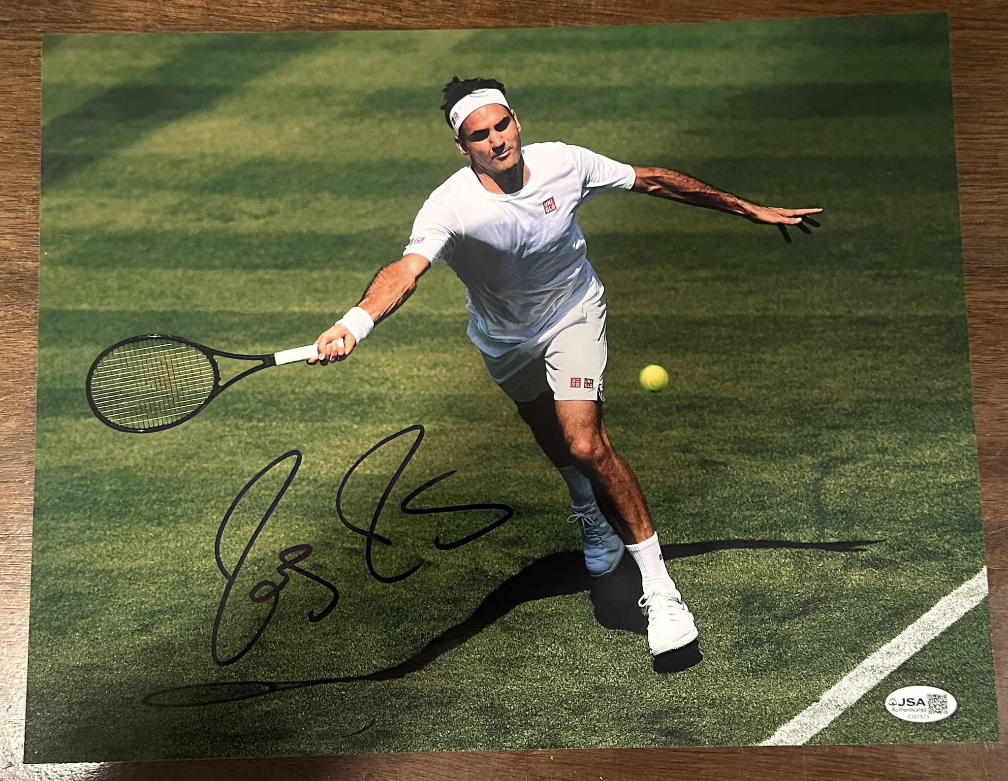 Roger Federer Autographed 11x14 Photo JSA COA-Right Off The Field